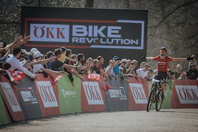Спортсмен під час перегонів на заході OKK Bike Revolution. 