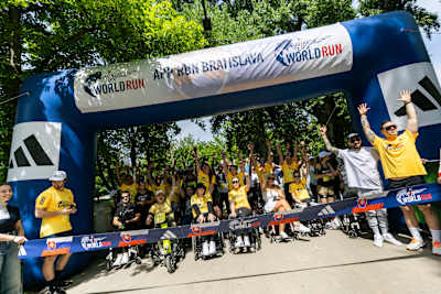 Účastníci App Runu Wings for Life World Run v Bratislave. 