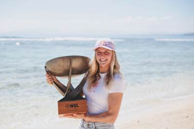 Molly Picklum proudly displays the WSL Women’s World Title trophy at Cloudbreak, Fiji after her 2025 championship win.