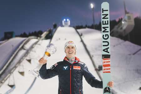 Daniel Tschofenig feiert beim Neujahrsspringen seinen ersten Tournee-Sieg