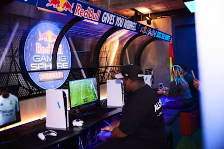  Los jugadores prueban el EA Sports FC26 en su presentación en Londres, Reino Unido, en septiembre de 2025. 