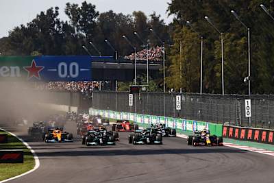 Largada perfeita de Max Verstappen no México