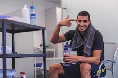 O atleta Rodrigue Akl depois de um treino intenso