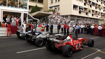 Les pilotes sur le podium du Grand Prix de F1 de Monaco du championnat du monde de Formule 1 2004.