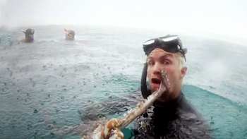 Jamie O'Brien beim Tauchen & Speerfischen in Mentawai