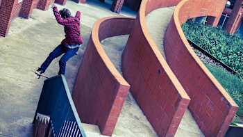 Samu Karvonen frontside boardslide à Barcelone