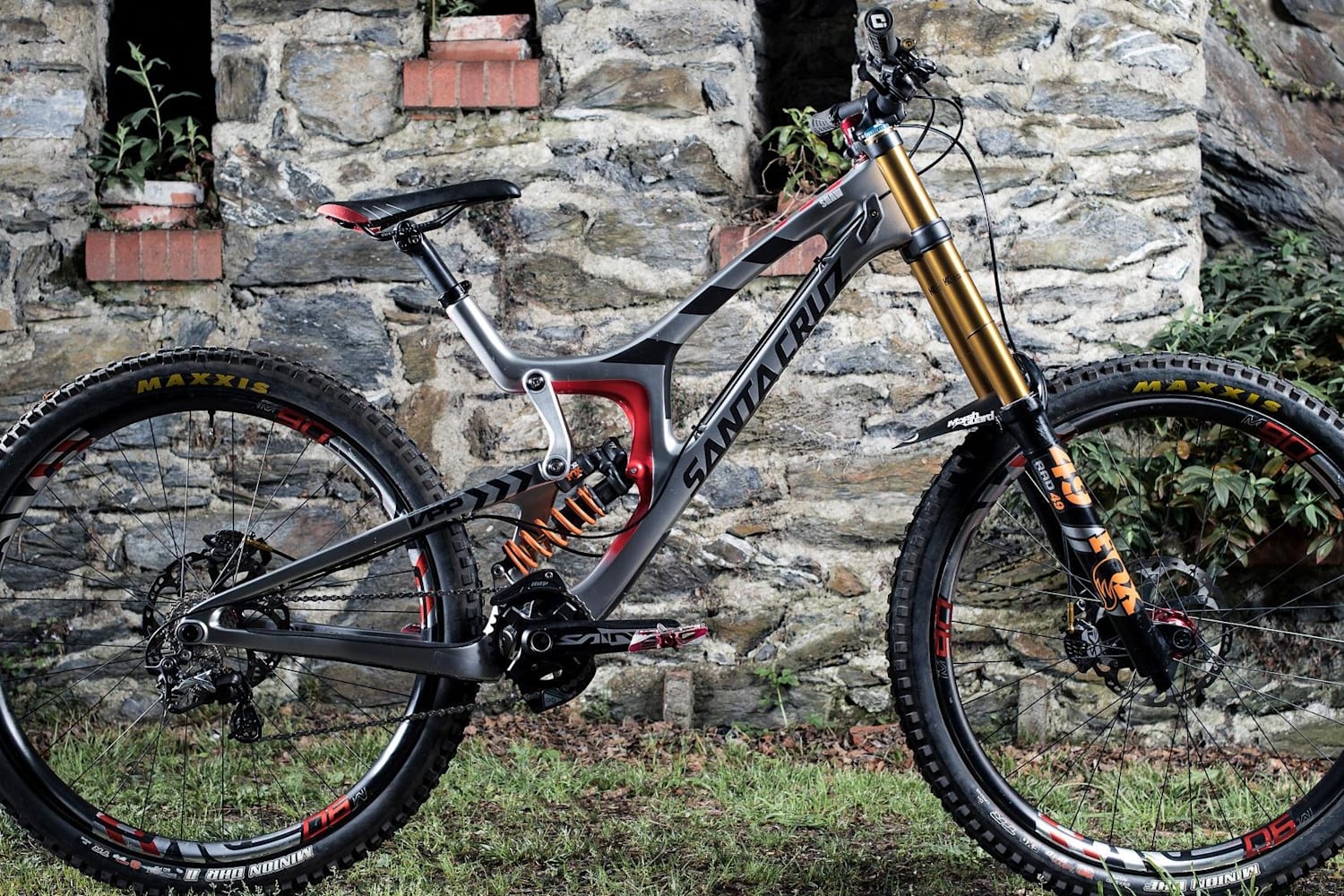 santa cruz dh bike