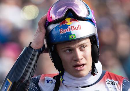 Lucas Pinheiro Braathen, do Brasil, após a segunda corrida de Slalom Gigante masculino da abertura da Copa do Mundo de Esqui Alpino da FIS em Sölden, Áustria. 