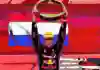 Max Verstappen célèbre sur le podium après le Grand Prix F1 du Brésil à l'Autodromo Jose Carlos Pace le 3 novembre 2024 à São Paulo, au Brésil.