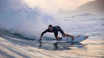 Griffin Colapinto surfing in Hawaii