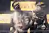 Daniel Ricciardo y Daniil Kvyat esparcen el cava Daniel Ricciardo y Daniil Kvyat esparcen el cava