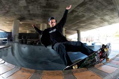 Julien Bechet – Frontside Feeble Grind to Fakie
