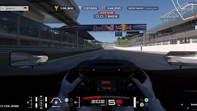 Una captura de pantalla de Gran Turismo 7 muestra una carrera en el Red Bull Ring desde la perspectiva del piloto.