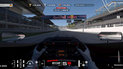 Una captura de pantalla de Gran Turismo 7 muestra una carrera en el Red Bull Ring desde la perspectiva del piloto.