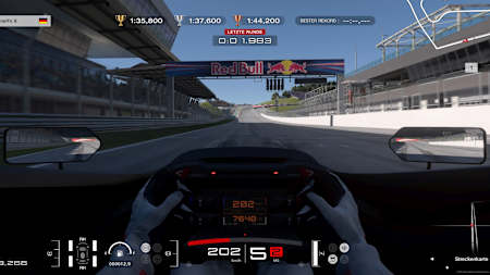 Una captura de pantalla de Gran Turismo 7 muestra una carrera en el Red Bull Ring desde la perspectiva del piloto.