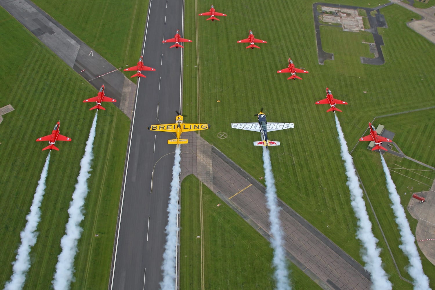 Red Bull Air Race: RAF Red Arrows join forces *video*