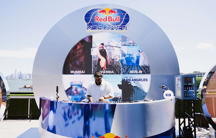Red Bull Energy Drink – Gives You Wiiings