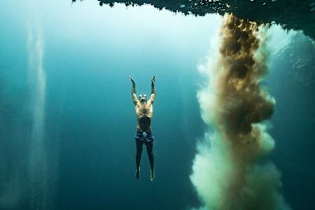 Adam Stern taucht am Sandfall hinauf