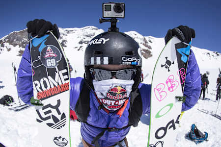 Santiago Perez pose pour un portrait lors de la course de ski Red Bull Out of Hell à Peyehue, au Chili, en october 2015.