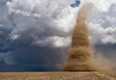 Tornado w swoim żywiole. Najbardziej wietrzne miejsce na mapie świata to Aleja Tornad w USA.