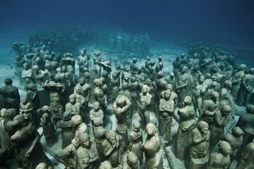 10 Estatuas Bajo El Agua Mas Misteriosas Del Mundo