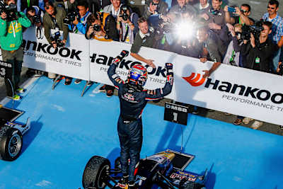 Le pilote Max Verstappen sera titularisé au sein de la Scuderia Toro Rosso lors de la saison 0215 du championnat du monde de Formule 1.