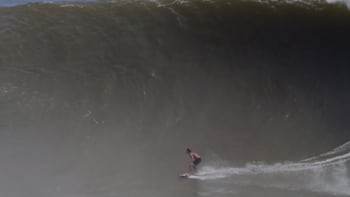 Brad Domke doing step offs at massive Pascuales 