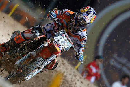 Jeffrey Herlings on his way to the win in Qatar