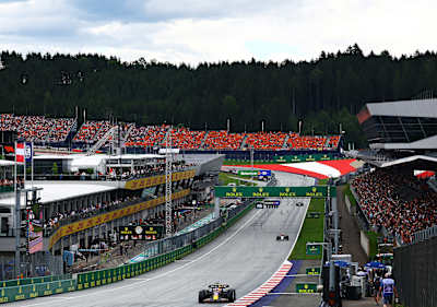 Max Verstappen conduciendo el (1) Oracle Red Bull Racing RB19 durante el Gran Premio de F1 de Austria en el Red Bull Ring el 02 de julio de 2023 en Spielberg, Austria. 