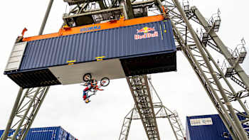 Beim Backflip Bonk spielt die richtige Höhe eine entscheidende Rolle.