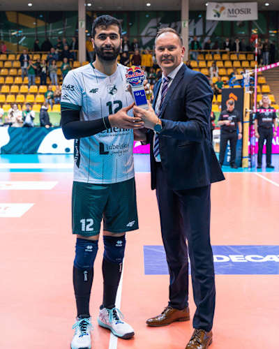 Amirhossein Esfandiar ze statuetką Red Bull Super As