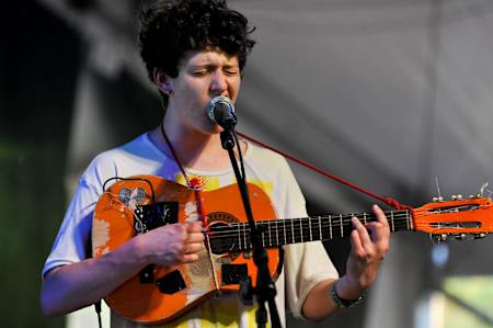 Mica Levi performs at SXSW 2009 as part of Micachu And The Shapes.