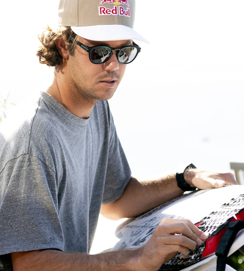 Red bull surf hat Clearance