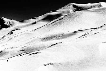 Tyler Chorlton in Chile Tyler Chorlton, snowboarding pe vulcanul activ Villarrica din Chile.