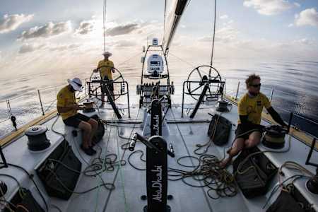 Abu Dhabi Ocean Racing в Бенгальском заливе Abu Dhabi Ocean Racing в Бенгальском заливе