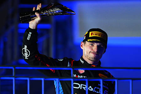 Max Verstappen, Singapur'da podyumun ikinci basamağında yer aldı