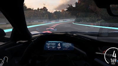 Captura de pantalla de Forza Motorsport mostrando una carrera desde la vista de cabina con la ayuda a la conducción "límites de la pista" activada.