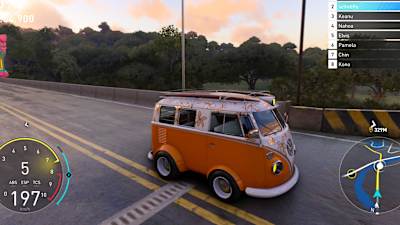 Captura de pantalla de The Crew Motorfest muestra un autobús VW.