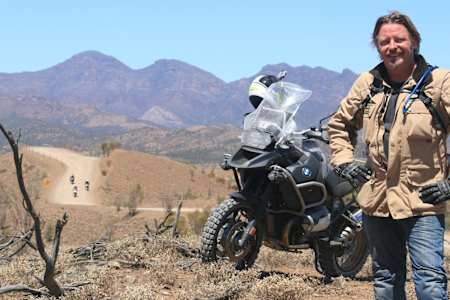 Charley Boorman: Motorradabenteurer. Er ist auf seinem Bike unzählige Kilometer auf der ganzen Welt gefahren.