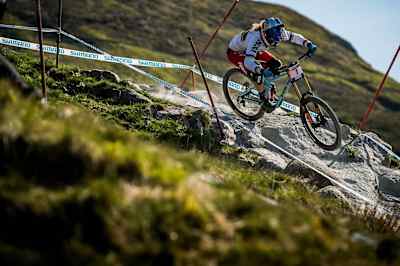 Rachel Atherton ride à Fort William en 2016.