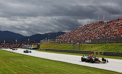 Max Verstappen bozi bolid RB19 na stazi tokom Velike nagrade Austrije na Red Bull Ringu, 2. jula 2023. u Spielbergu, Austrija