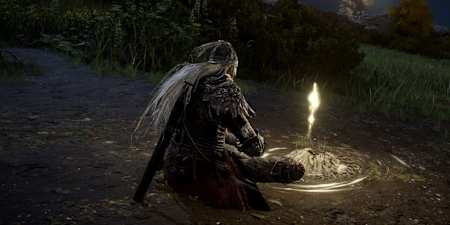 Screenshot aus Elden Ring zeigt den Charakter beim Ausruhen an einem Ort der Gnade.