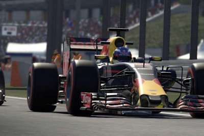 Red Bull liderando
