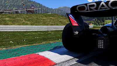 Screenhsot aus F1 23 zeigt den Red Bull RB19 am Red Bull Ring beim Überfahren der Kerbs.