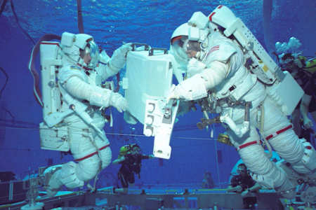 Οι αστροναύτες πρέπει να μάθουν να περπατούν στο διάστημα