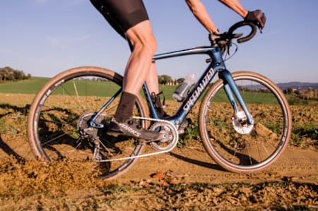 Das E--Bike für graveligen Untergrund und lange Touren.