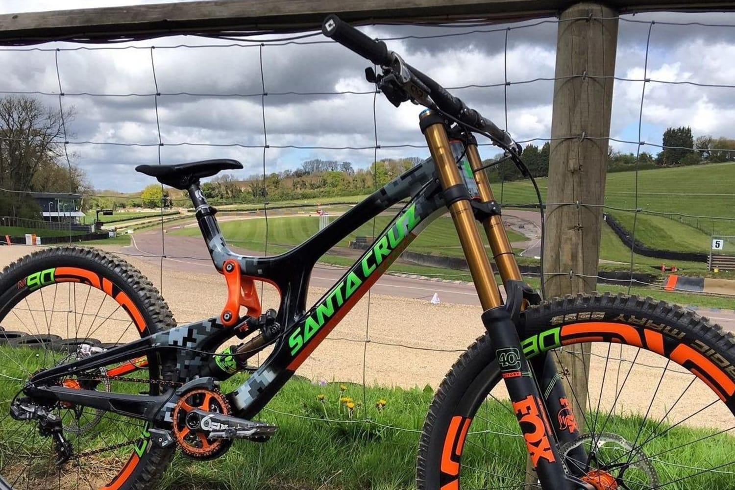 santa cruz bike paint