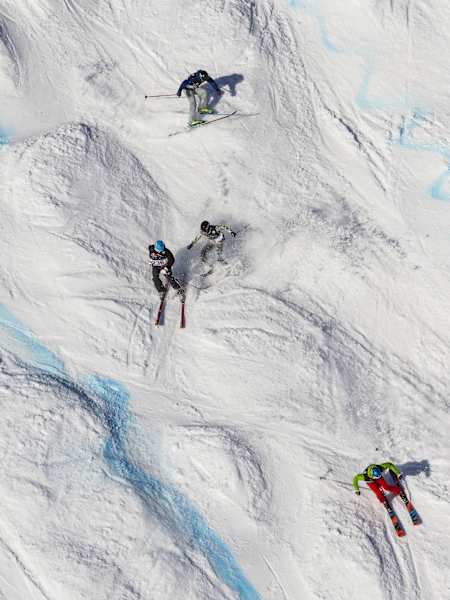 Zawodnicy podczas Red Bull Homerun w Are, Szwecja, 20 kwietnia 2014 r.