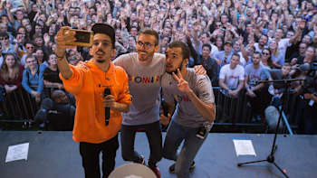 Photo du concert privé de Bigflo & Oli à Pluduno chez Etienne gagnant du concours Dans ta vie.