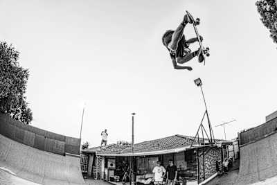 Danny Leon crossbone airs over the hip in Australia